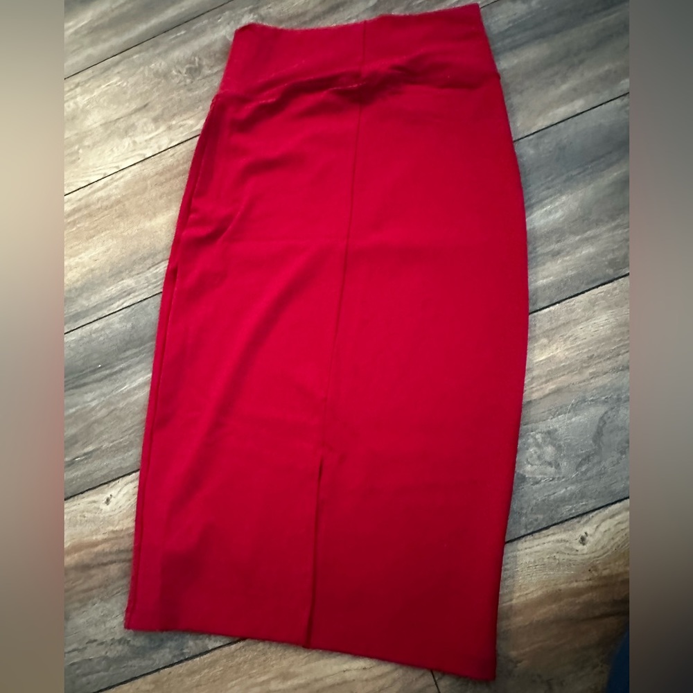 Bebe red pencil back slit skirt new with tags